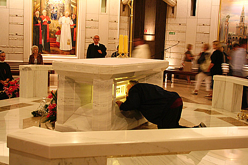 Krakow: altar with the relic of the blood of Pope John II